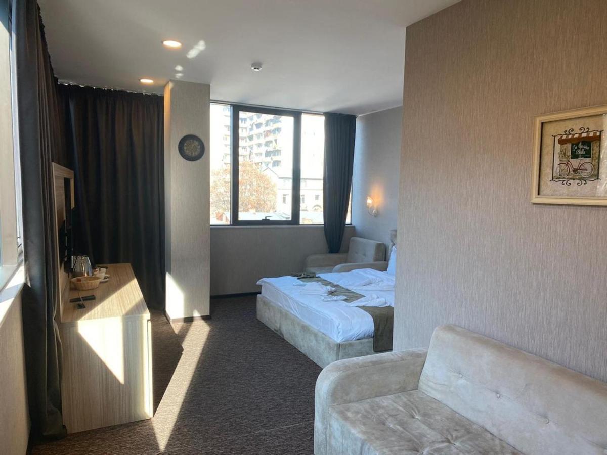 Tbt Hotel Tbiliszi Kültér fotó