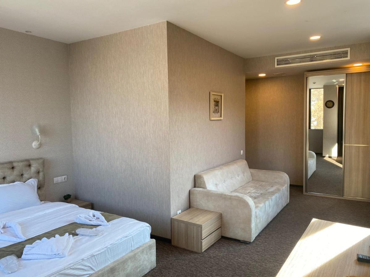 Tbt Hotel Tbiliszi Kültér fotó