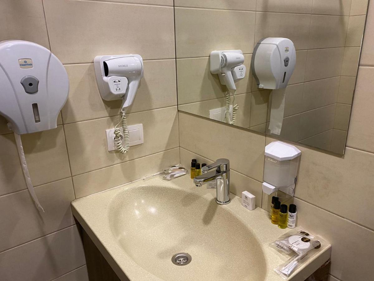 Tbt Hotel Tbiliszi Kültér fotó