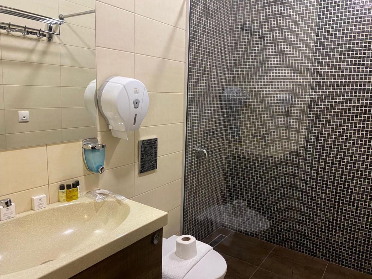 Tbt Hotel Tbiliszi Kültér fotó