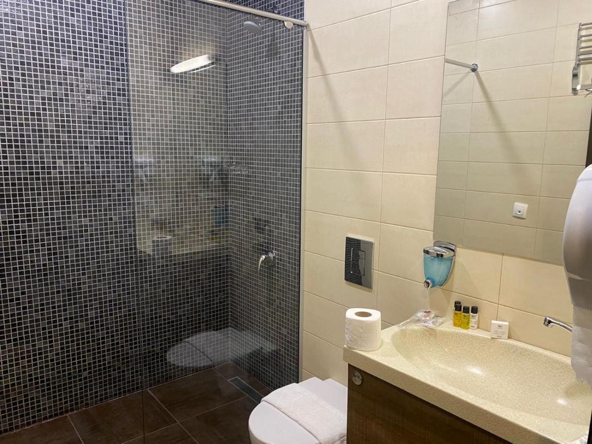 Tbt Hotel Tbiliszi Kültér fotó