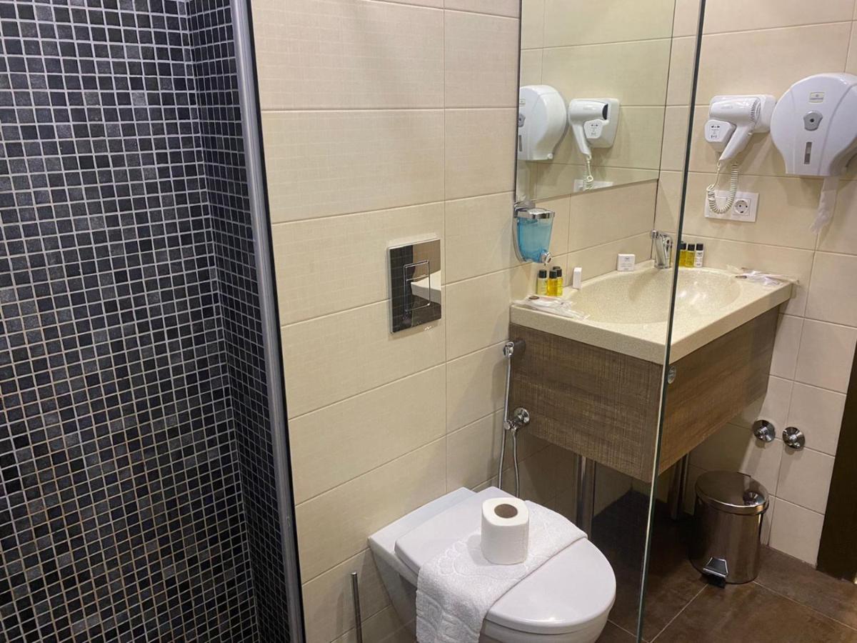 Tbt Hotel Tbiliszi Kültér fotó